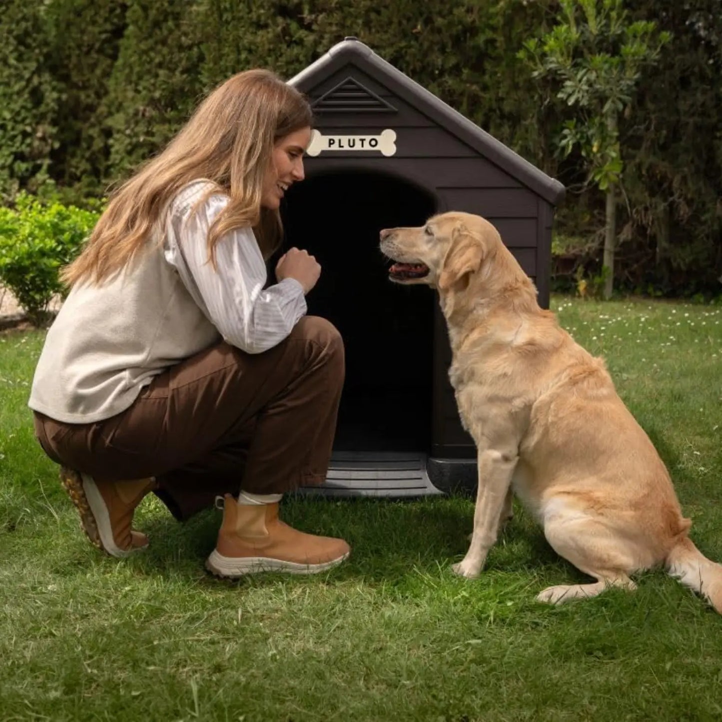 Caseta para Perros de Resina Curver Premium 95x99x99cm Marrón - Precios Más Baratos - Todoanimal